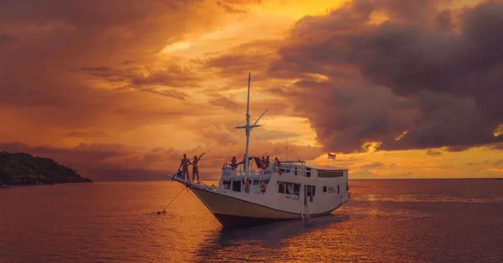 Lombok to Flores Boat Trip 4 Days / 3 Nights 