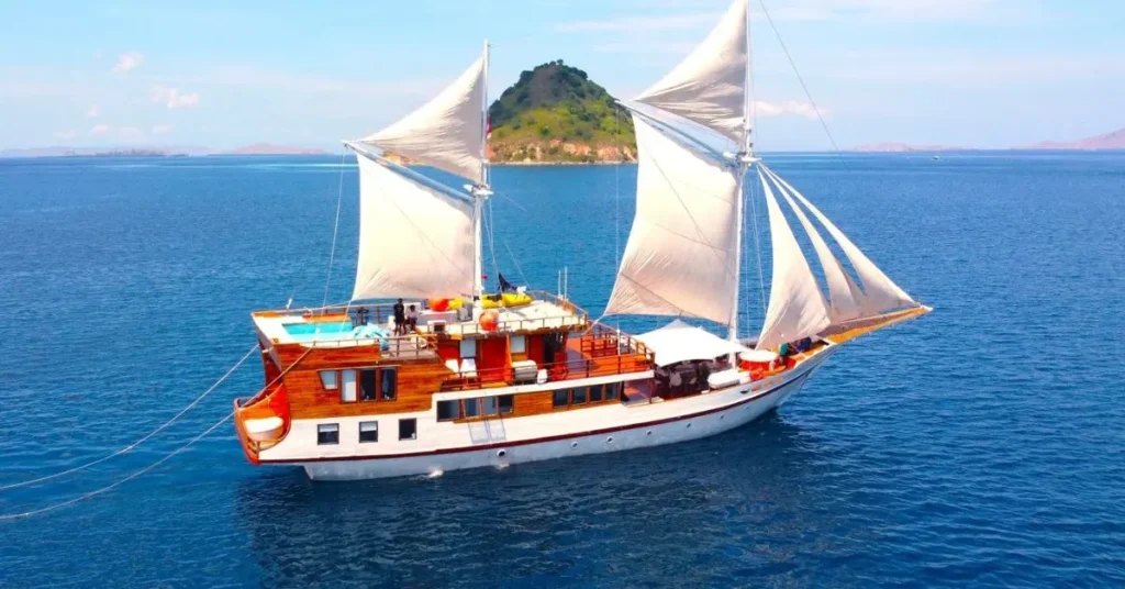Lombok to Flores Boat Trip – The Luxury Route