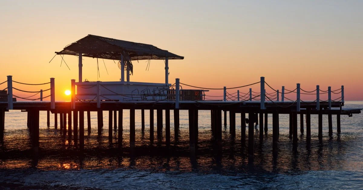 Senggigi beach at sunset, a quieter west-coast base for living in Lombok