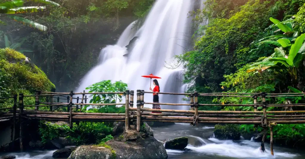 Tiu Kelep Waterfall tourist attractions in lombok