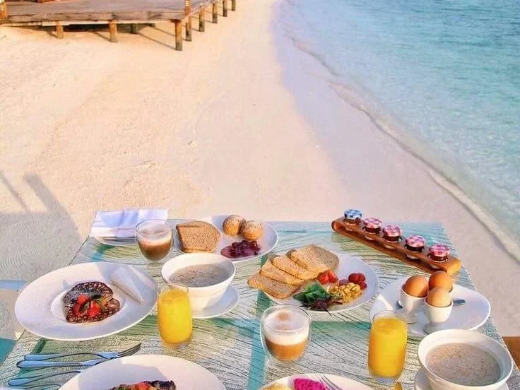 Lunch in the Beach