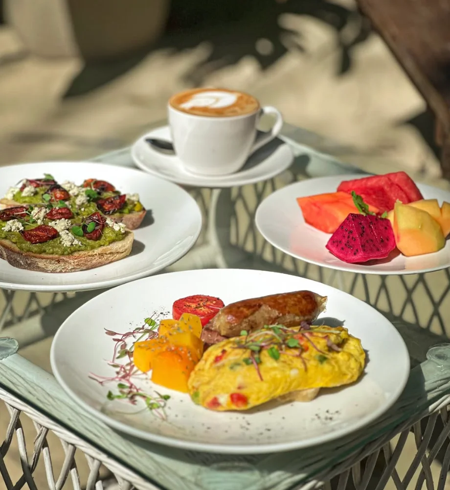 breakfast at laut biru